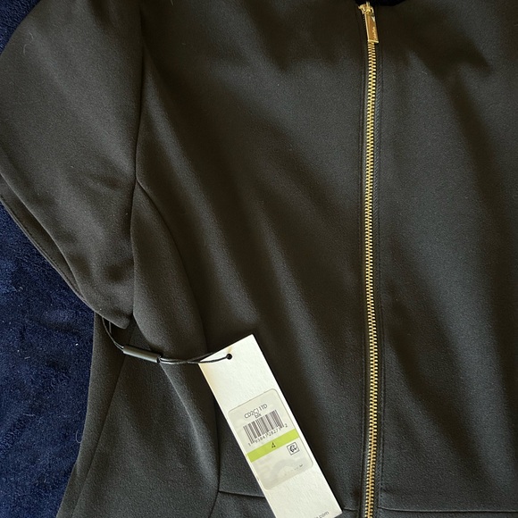 Elegant Black Dress - Picture 4 of 5